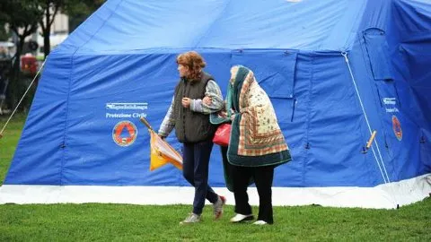 tendopoli.jpg tendopoli.jpg